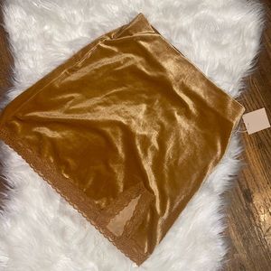 Floral lace mini skirt